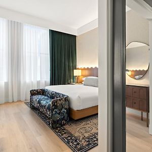 King Room Accessible Tub Mobility Access
